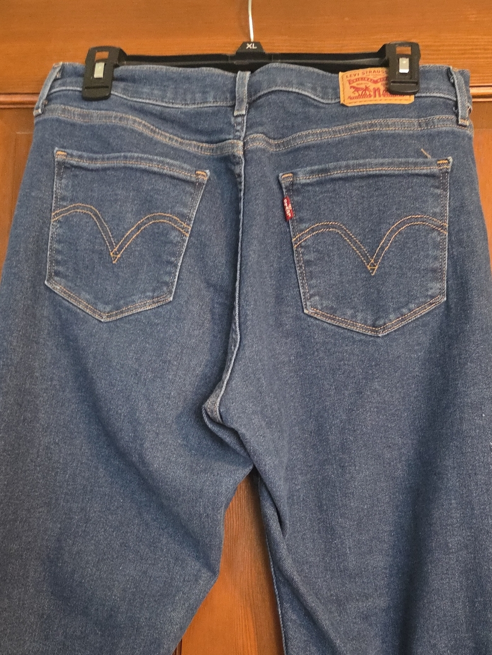Cute Levi's with Stretch